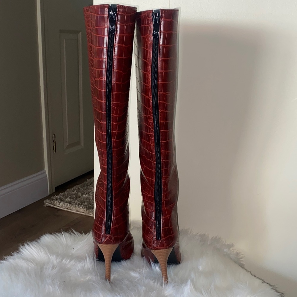Elegant Brown Croc-Embossed Knee-High Boots - Picture 6 of 13